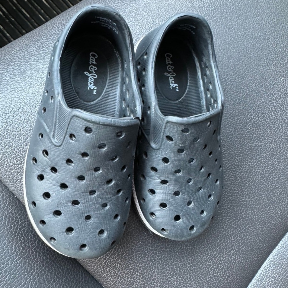Cat & Jack baby/toddler slip on shoes size 5